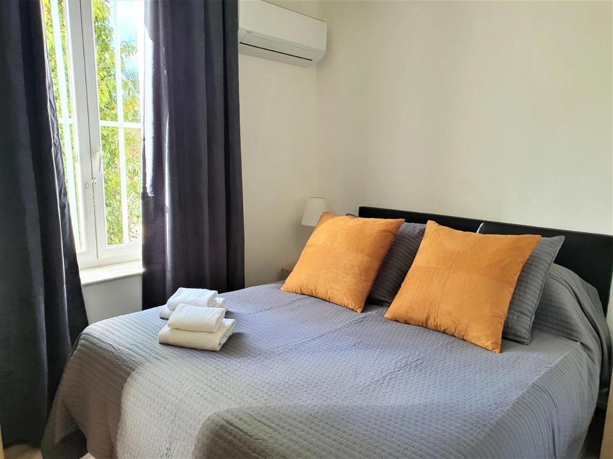 Domaine De L'Aufrene Bed & Breakfast Hyeres Ngoại thất bức ảnh
